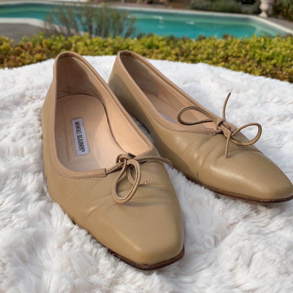 Manolo Blahnik BB Leather Beige Point Toe Flats size 39 1/2 wood Heel